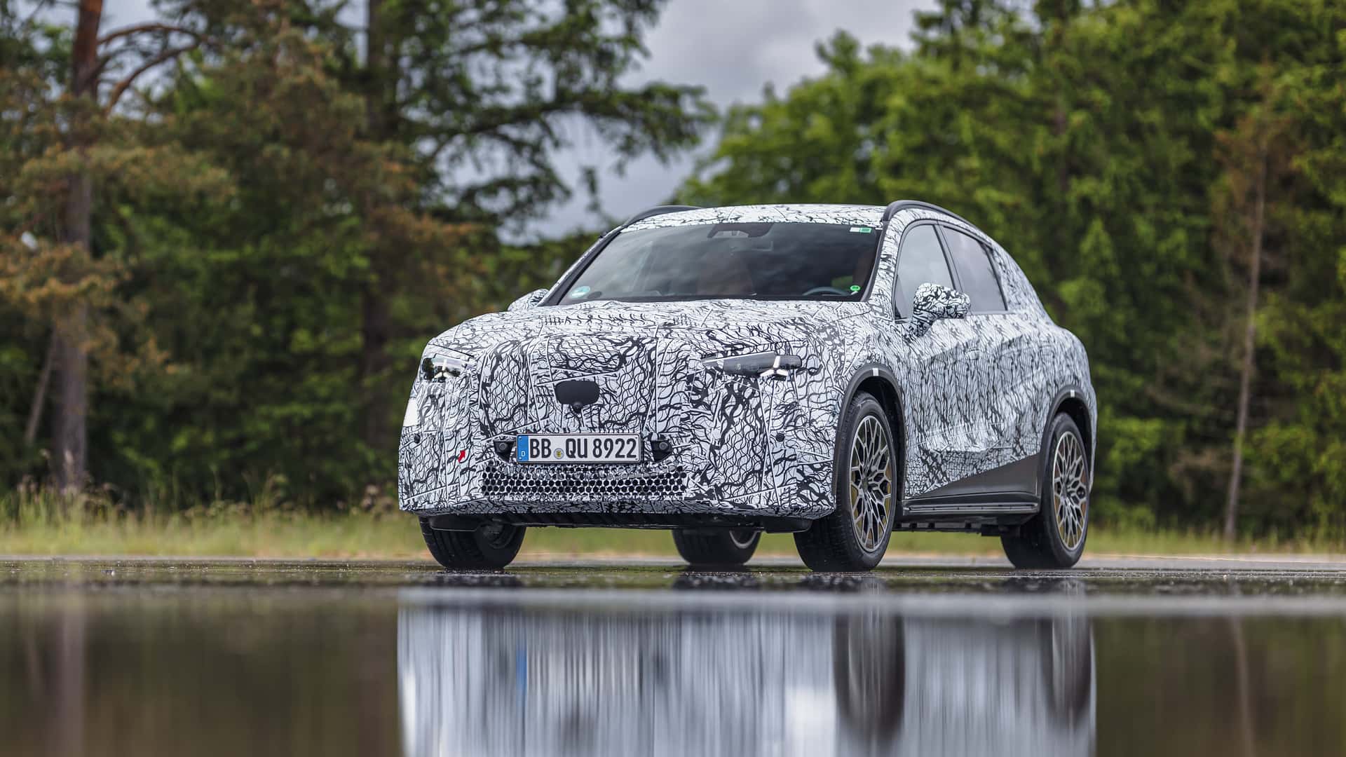 2026-mercedes-benz-glc-ev-3